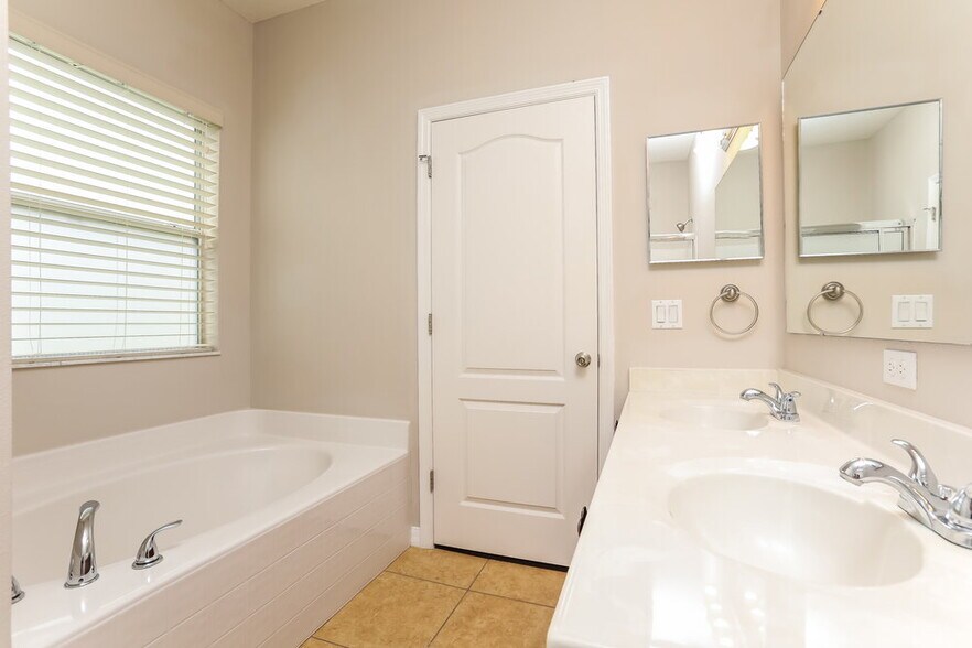 Building Photo - 1586 Danisco Pl