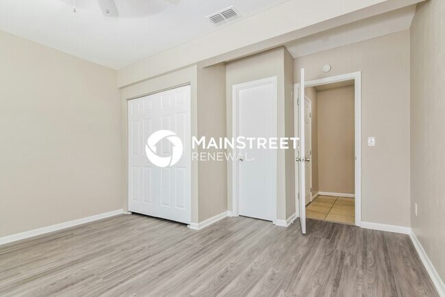 Building Photo - 4 Bedroom Pet-Friendly Home in Winter Haven, FL with Main Street Renewal