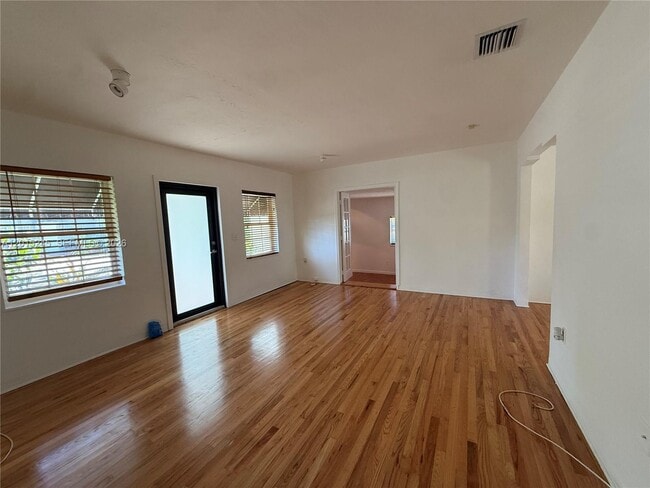 Building Photo - 2321 SW 31st Ave