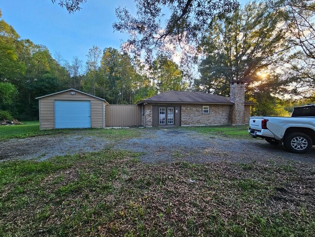 Building Photo - Newly Renovated Home on 1.35 Acres AND Get...