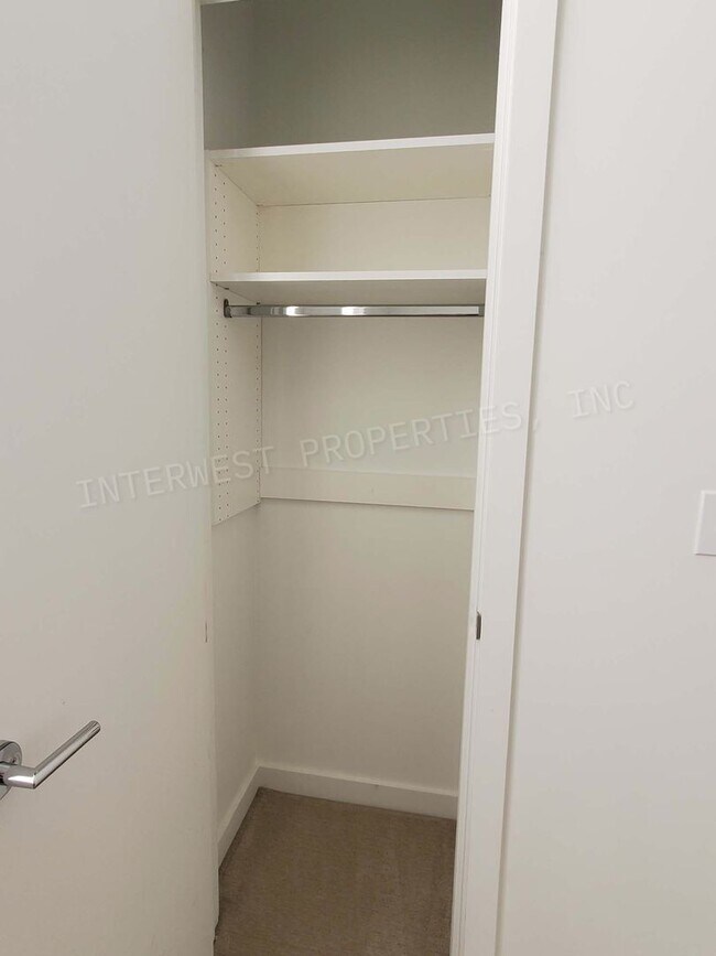 Building Photo - PERE02--*