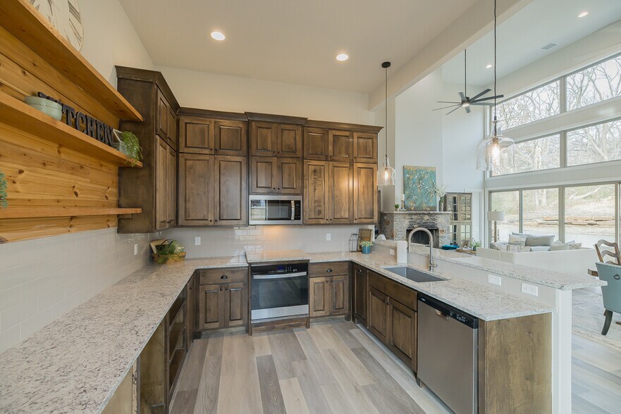 Building Photo - 3405 Redbud Ln