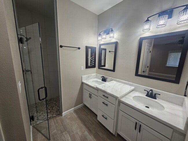 Building Photo - 3 Bedroom Home in Desert Lakes on the Golf Course