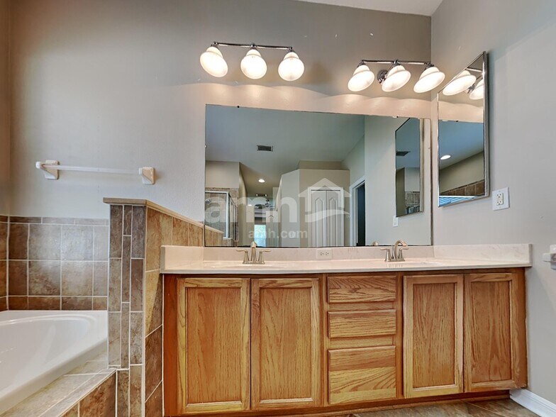 Building Photo - 7729 Grasmere Dr