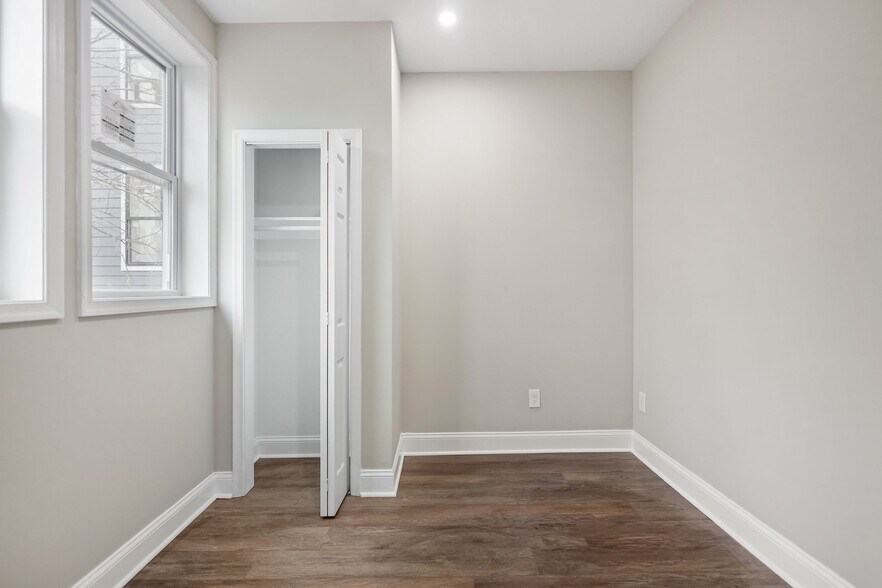 Building Photo - 1614 21st Pl SE