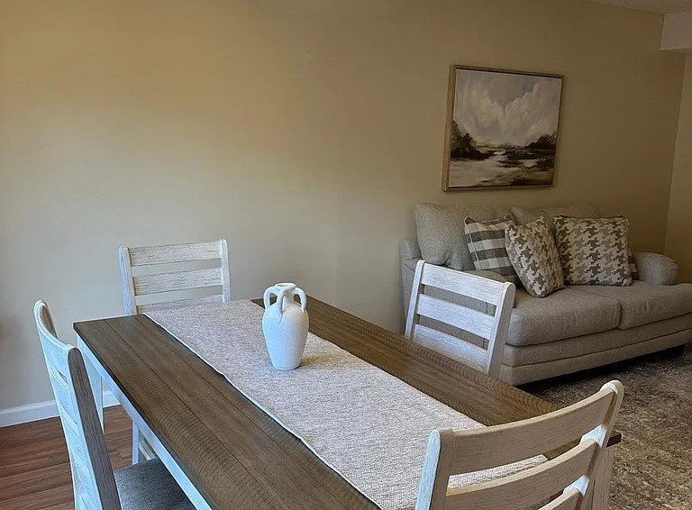 Building Photo - 2503 E Lakeview Dr