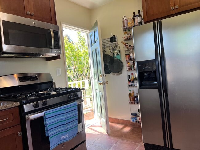 Building Photo - 2909 Ventura Dr