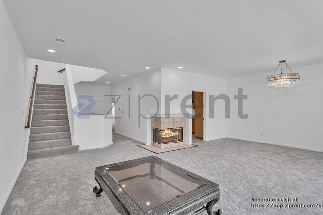 Building Photo - 609 Cambridge St