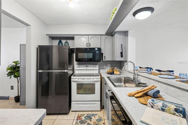 Building Photo - 4038 Cortez Dr