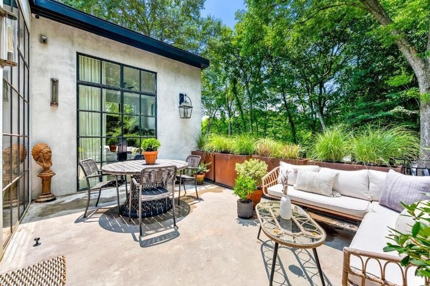 Building Photo - 1008 Albion Ave NE