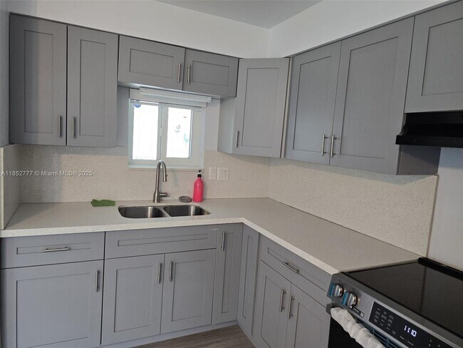 Building Photo - 5189 SW 95th Ave