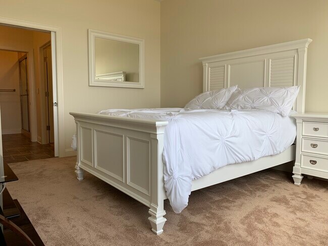 Building Photo - 540 S Lakeshore Blvd