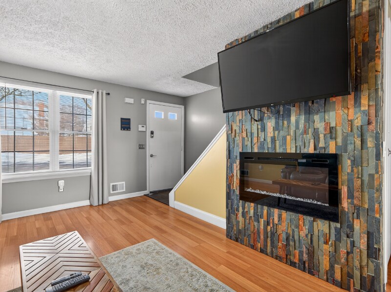 Building Photo - 1082h Mt Hope Ave