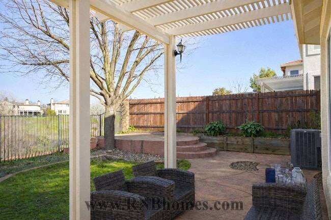 Building Photo - 1000 Cameron Dr