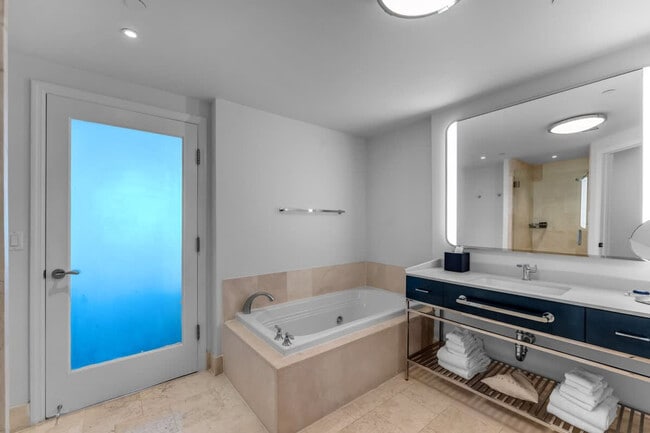 Building Photo - 4401 Collins Ave