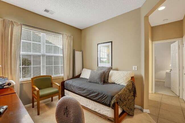 Building Photo - Charming 2-Bedroom, Plus Den Home with 2 F...