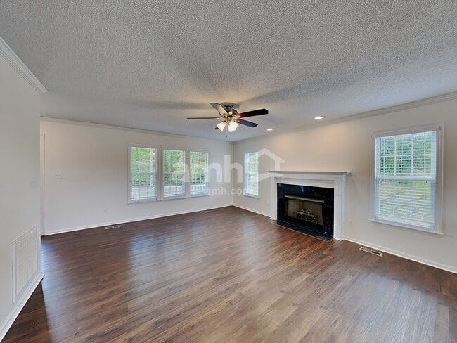 Building Photo - 116 Academy Ln