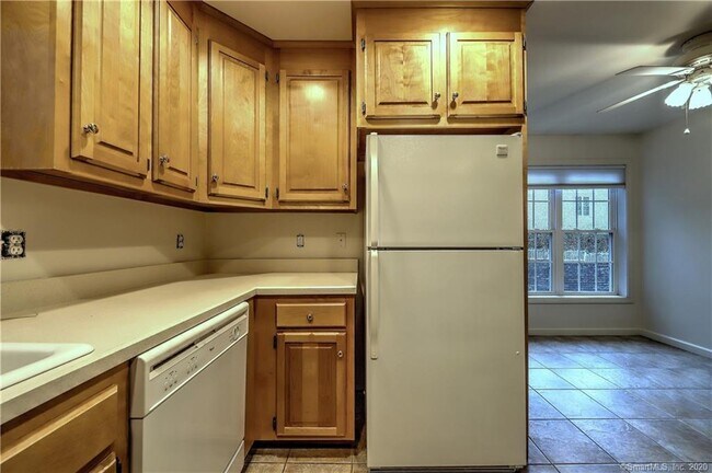 Building Photo - 60 Grove St