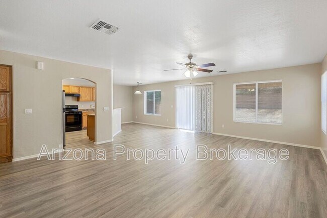 Building Photo - 31567 N Cactus Dr