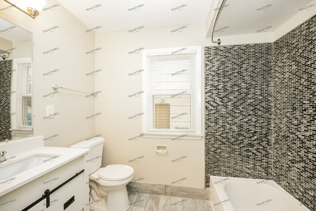 Building Photo - 1627 Wrenford Rd