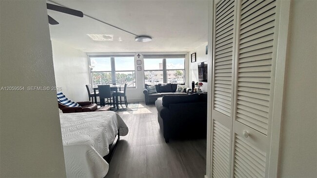 Building Photo - 2899 Collins Ave