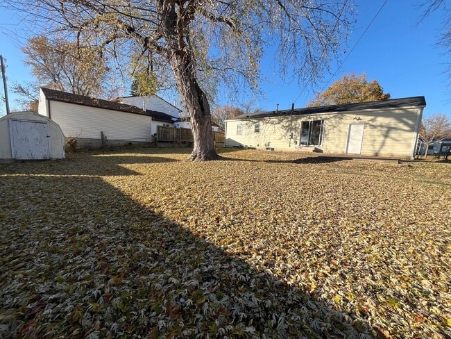 Building Photo - Spacious 2 Bed/2 Bath with Fenced in Yard!