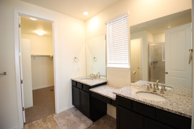 Building Photo - Beautiful Newer Ranch Style Home