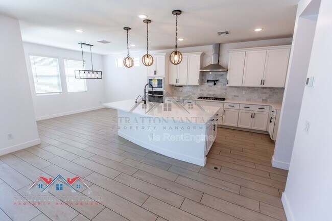 Building Photo - 15075 W McKinley St