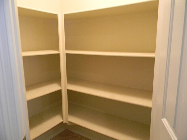 Building Photo - Amish #2