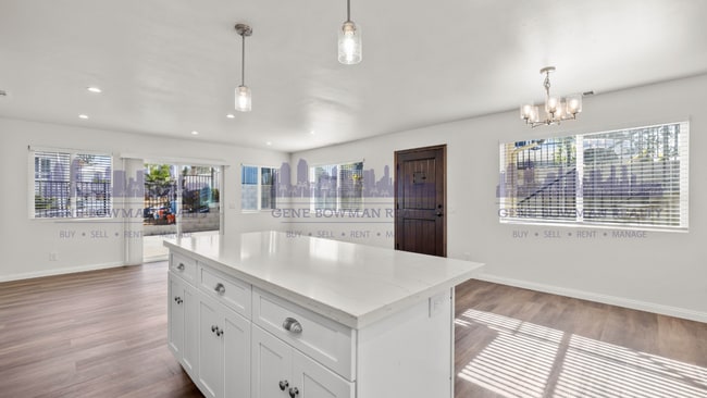 Building Photo - Spacious 3-Bedroom Home in Prime National ...