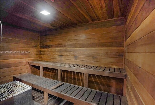 Building Photo - 3675 N Country Club Dr