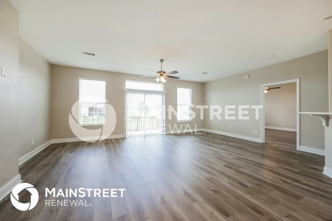 Building Photo - 3202 6th St W