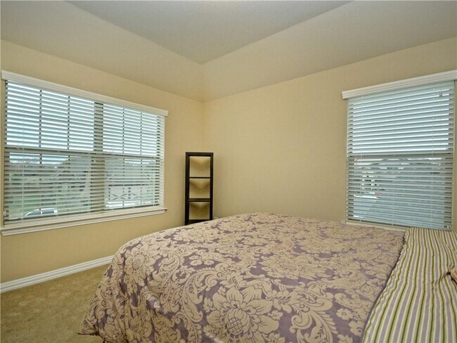Building Photo - 1007 Boxwood Loop
