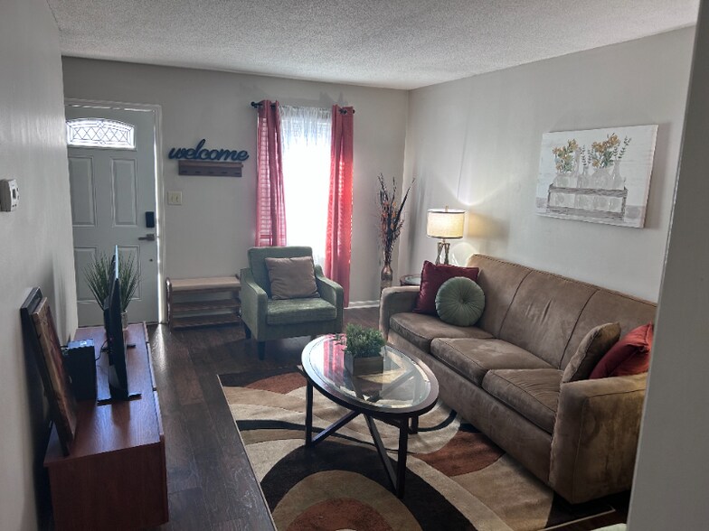 Building Photo - 318 Moir St