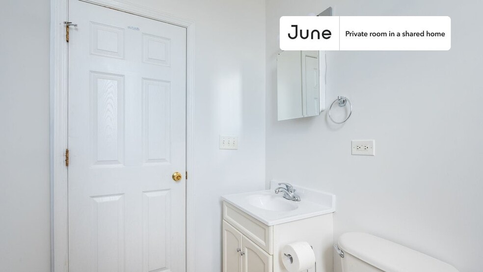 Building Photo - Room in Shared 3 bed/2 bath home