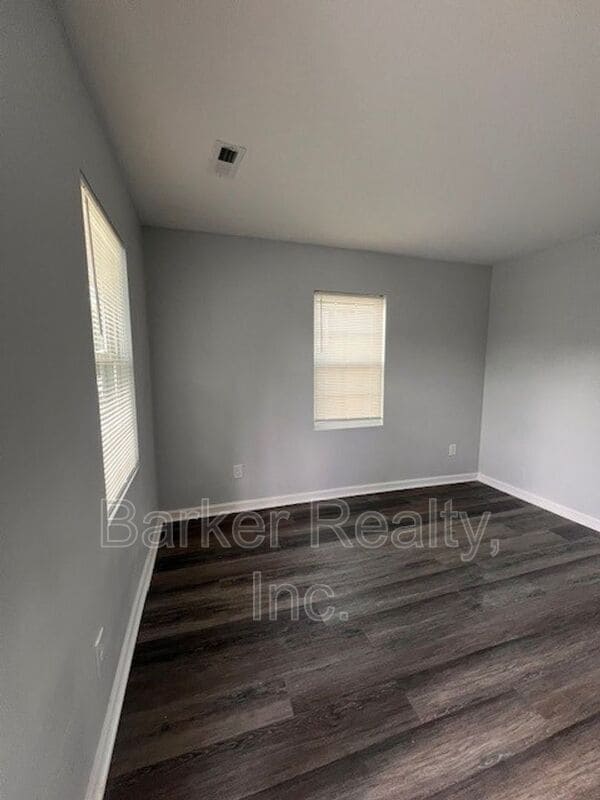 Building Photo - 1602 Pender St