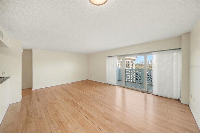 Building Photo - 2401 Bayshore Blvd