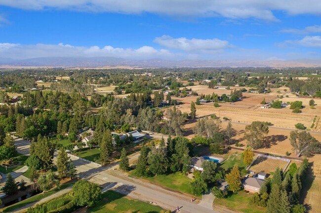 Building Photo - Clovis Eastside Home, 4BR/3.5BA, Built 201...
