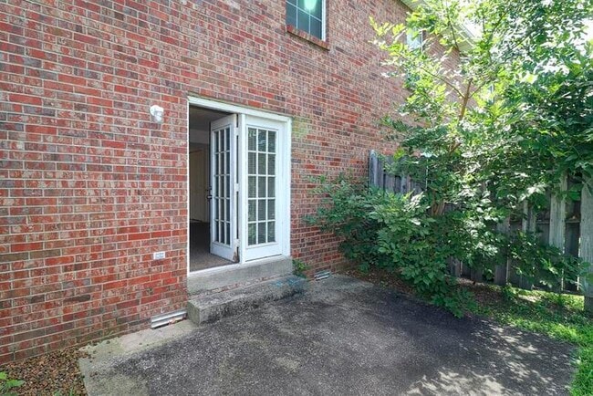 Building Photo - 2006 Tynewood Dr