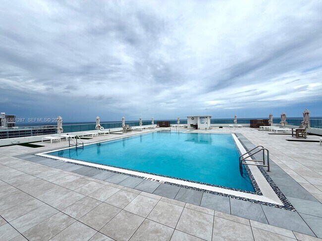 Building Photo - 4020 Galt Ocean Dr