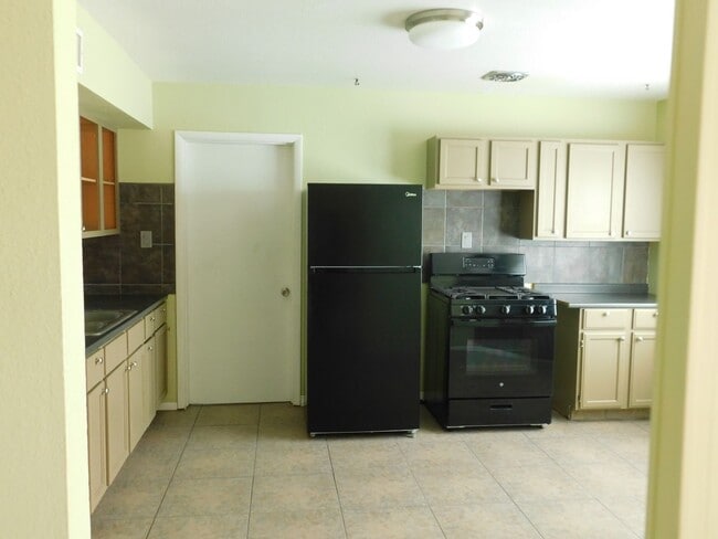 Building Photo - 1803 Mason Dr