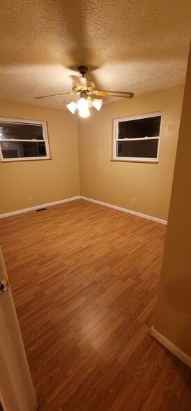 Building Photo - 1018 Willow Dr