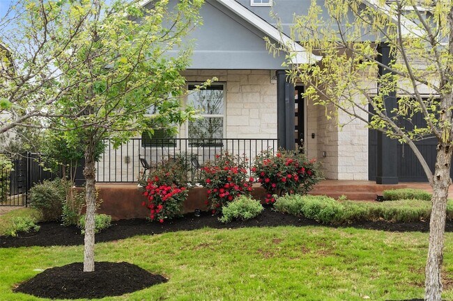 Building Photo - 306 Gulfton St