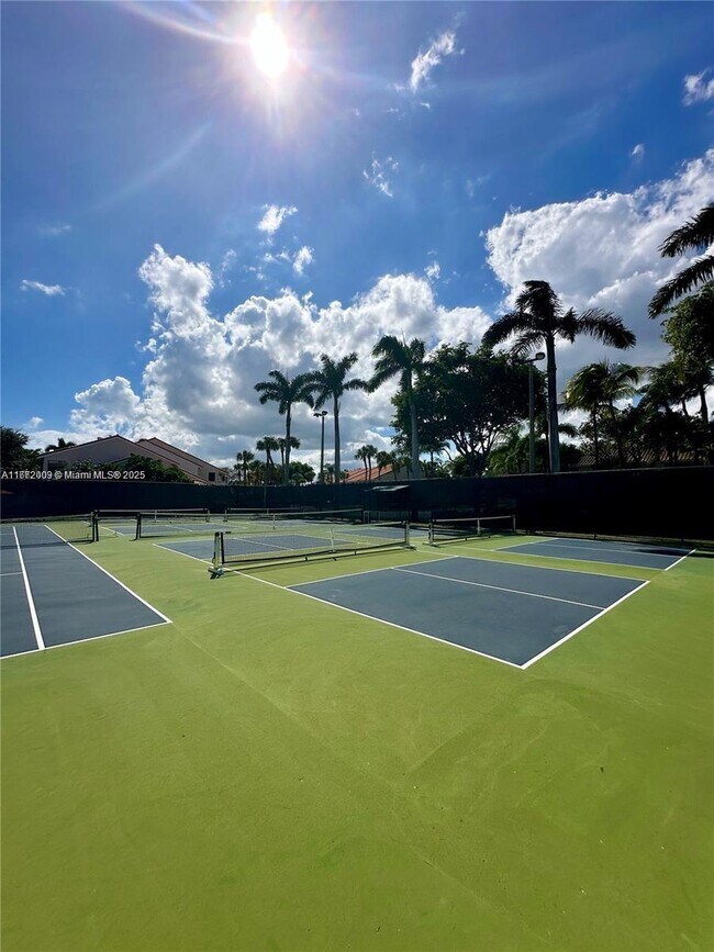 Building Photo - 240 Captains Walk