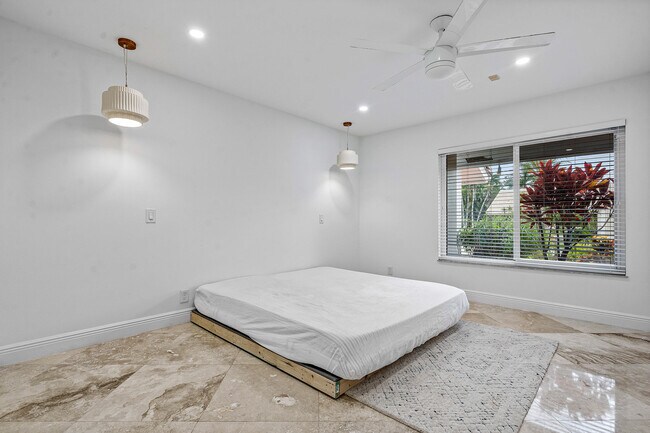 Building Photo - 10391 Boca Woods Ln