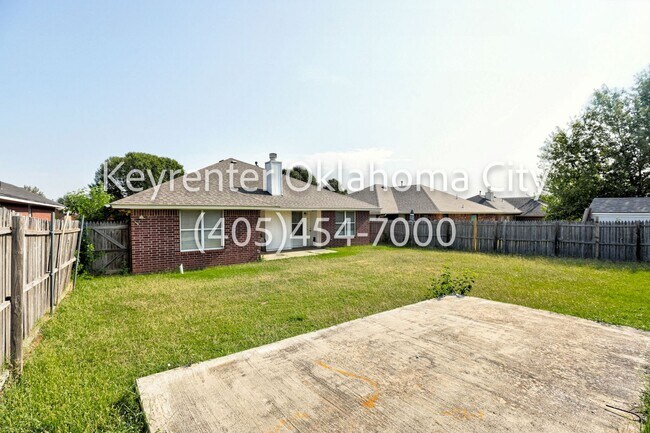 Building Photo - 6016 SE 82nd Pl
