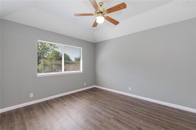 Building Photo - 1000 Honeysuckle Dr