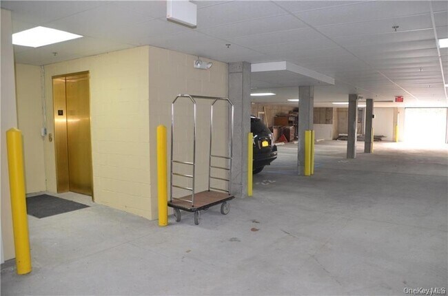 Building Photo - 207 NY-207