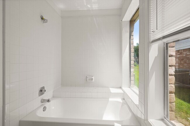 Building Photo - 7415 Creekfield Dr