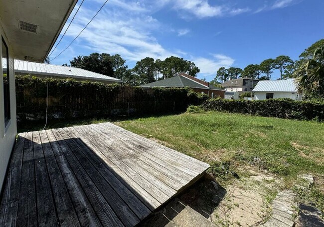 Building Photo - 2716 Banyan St